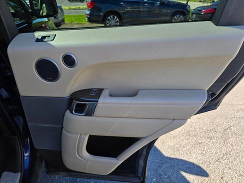 Used 2016 Land Rover Range Rover Sport HSE image 32