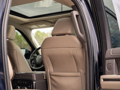 Used 2021 Ford Expedition Limited AWD/4WD image 9