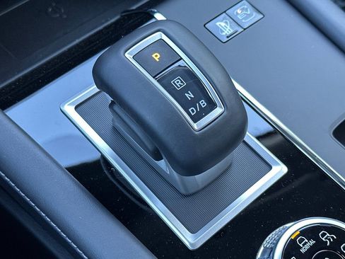 New 2025 Mitsubishi Outlander SE image 21