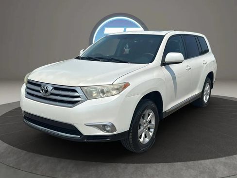 Used 2012 Toyota Highlander SE w/ Tow Pkg FWD image 18