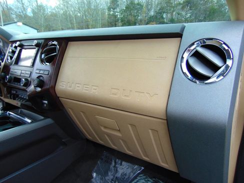 Used 2011 Ford F250 Lariat w/ Lariat Ultimate Pkg image 19