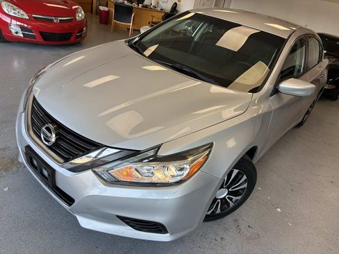 Used 2016 Nissan Altima 2.5 S w/ Power Driver Seat Package FWD image 9