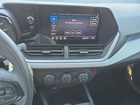 Used 2024 Chevrolet Trax LS w/ LS Convenience Package FWD image 19
