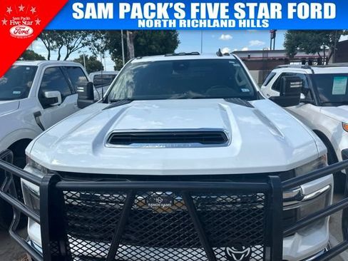 Used 2024 Chevrolet Silverado 2500 LT AWD/4WD image 3