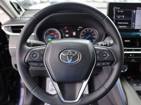 Used 2022 Toyota Venza XLE image 19