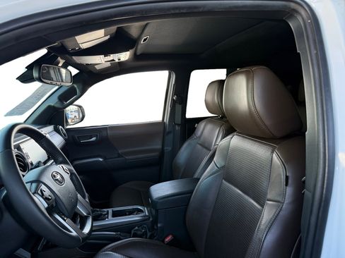 Used 2020 Toyota Tacoma Limited AWD/4WD image 10