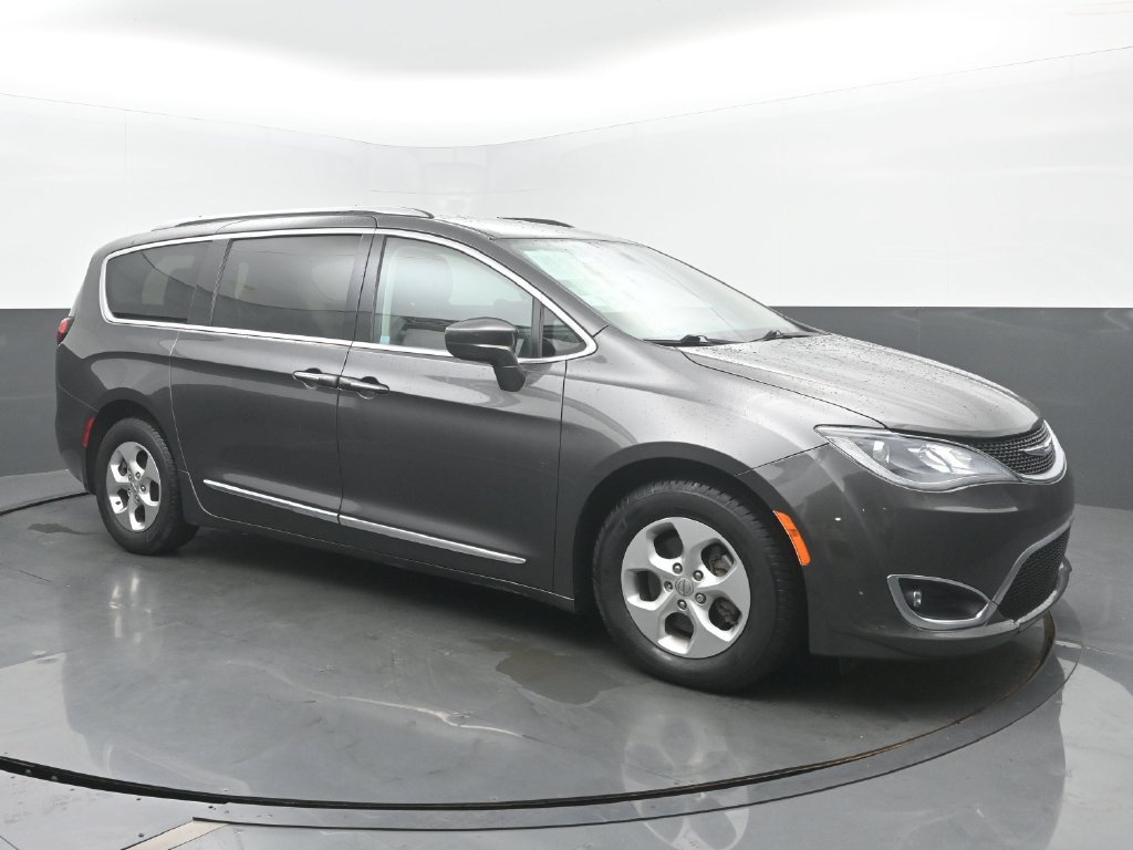 Used 2017 Chrysler Pacifica Touring-L Plus FWD image 8