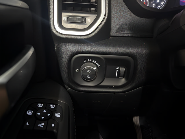 Used 2025 RAM 2500 Big Horn AWD/4WD image 21