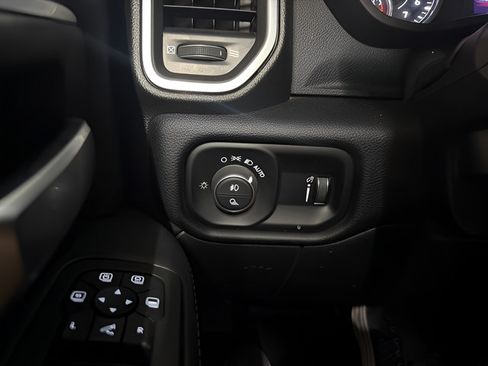 Used 2025 RAM 2500 Big Horn AWD/4WD image 21