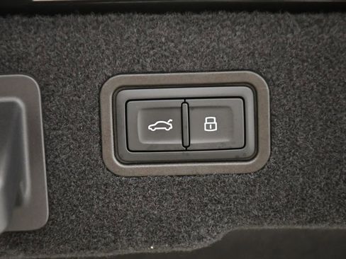 Used 2025 Audi S8 image 54