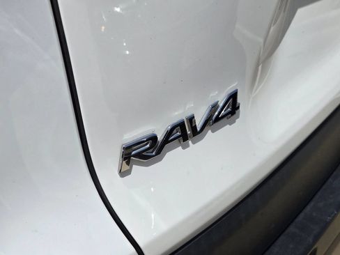 Used 2023 Toyota RAV4 XLE w/ Convenience Package FWD image 17