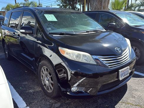 Used 2013 Toyota Sienna Limited w/ Premium Pkg image 3