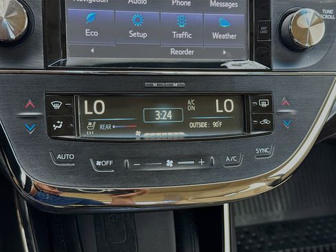 Used 2018 Toyota Avalon Limited image 12