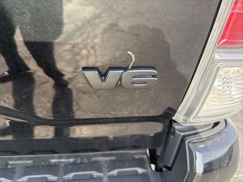 Used 2020 Toyota Tacoma Limited image 5