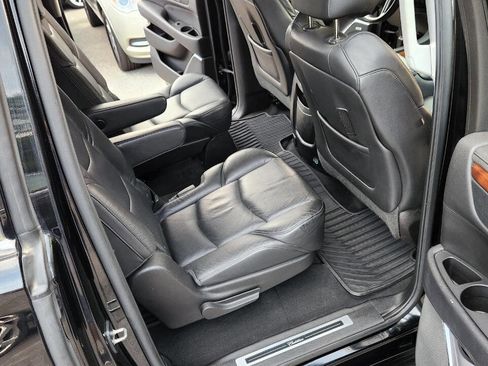 Used 2015 Cadillac Escalade ESV Luxury image 44