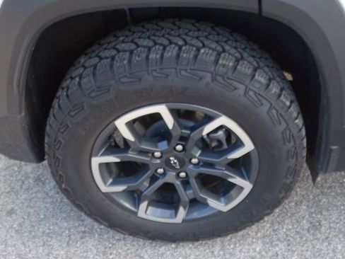 Used 2025 Chevrolet Equinox ACTIV w/ Safety and Technology Package image 14