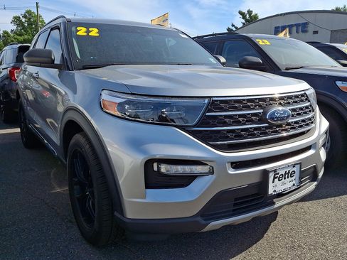 Certified 2022 Ford Explorer XLT w/ Equipment Group 202A AWD/4WD image 3