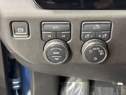 Used 2024 Chevrolet Silverado 1500 LT AWD/4WD image 29
