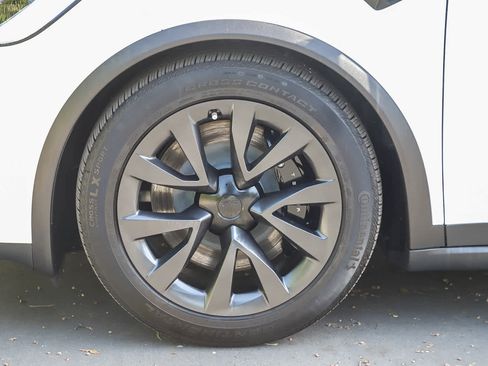 Used 2024 Tesla Model X AWD/4WD image 12