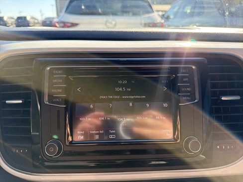 Used 2019 Volkswagen Beetle 2.0T SE image 19