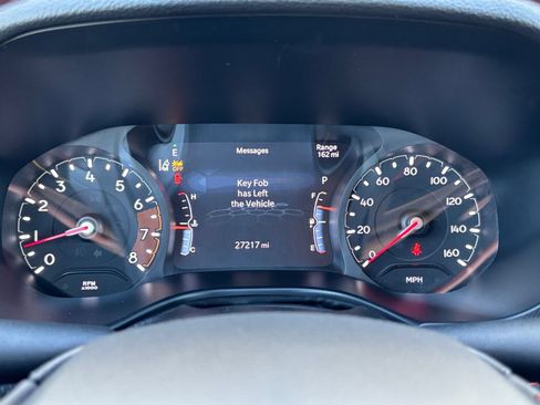 Used 2025 Jeep Compass Trailhawk AWD/4WD image 40