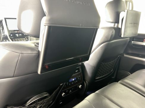 Used 2018 Toyota Land Cruiser w/ Carpet Mat Package AWD/4WD image 26