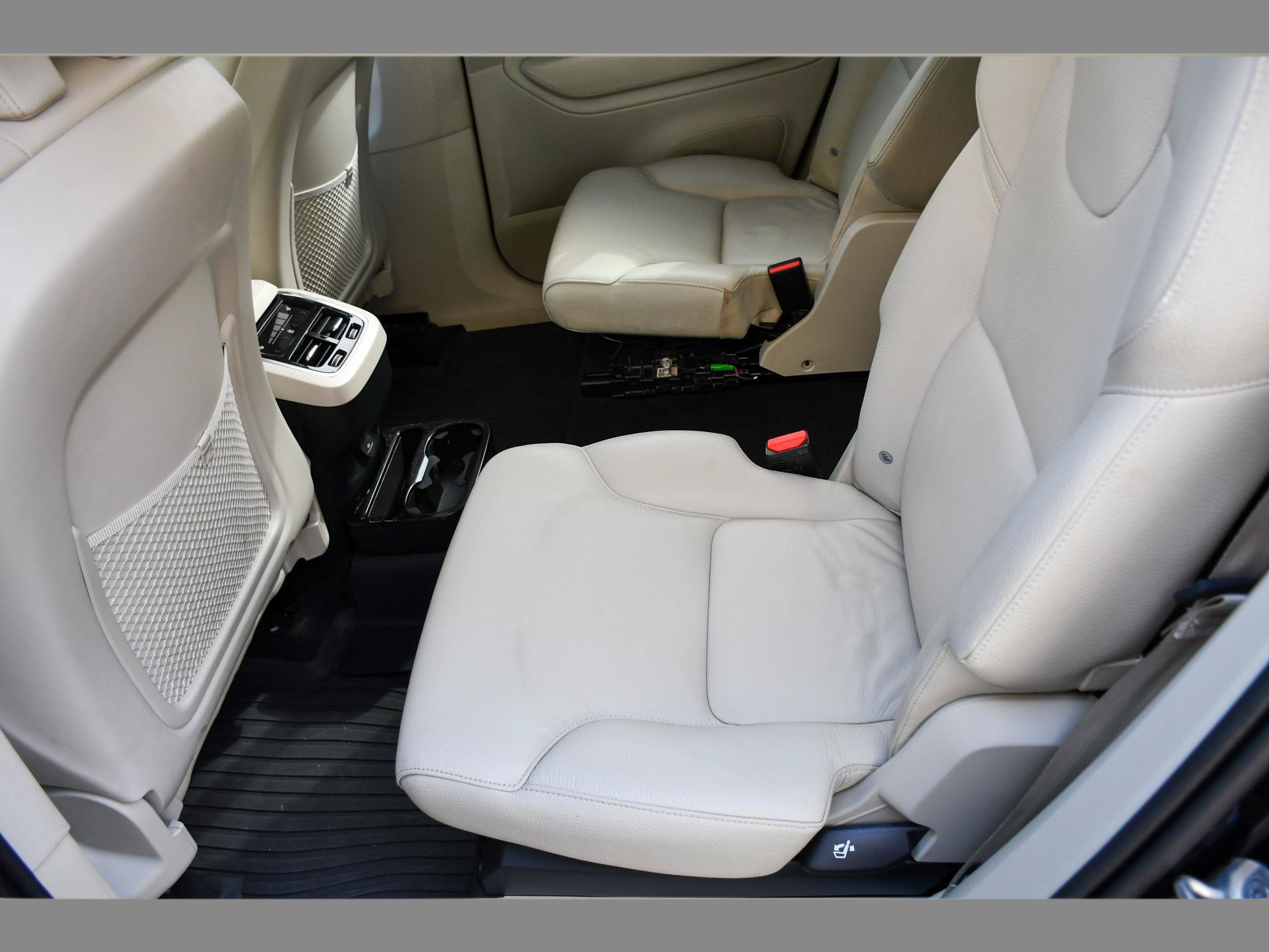 Used 2024 Volvo XC90 B6 Plus w/ Protection Package Premier AWD/4WD image 16