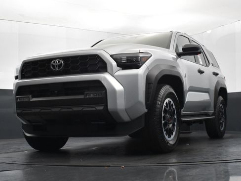 Used 2025 Toyota 4Runner TRD Off-Road Premium AWD/4WD image 36