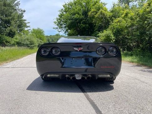 Used 2005 Chevrolet Corvette Coupe w/ Preferred Equipment Group RWD image 3