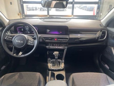 Certified 2025 Kia Seltos S image 5