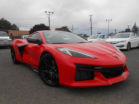 Used 2024 Chevrolet Corvette Z06 RWD image 10