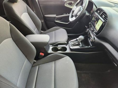 Used 2025 Kia Soul S image 19