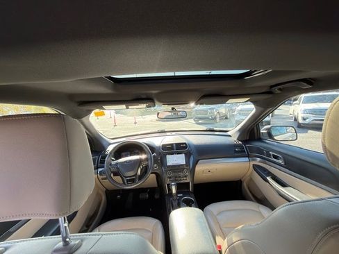 Used 2018 Ford Explorer XLT w/ Equipment Group 202A image 9