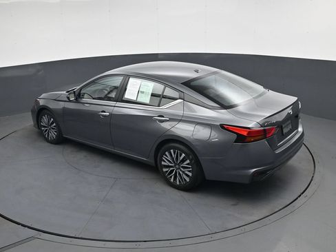 Used 2024 Nissan Altima 2.5 SV FWD image 24