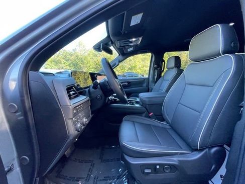 New 2025 Chevrolet Suburban Premier AWD/4WD image 19