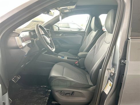 New 2026 Volkswagen Tiguan SE R-Line image 10