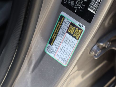 Used 2025 Hyundai Elantra Limited FWD image 30