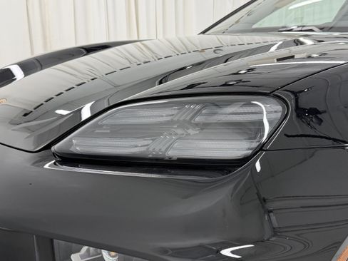 Certified 2025 Porsche Macan 4S Electric AWD/4WD image 15