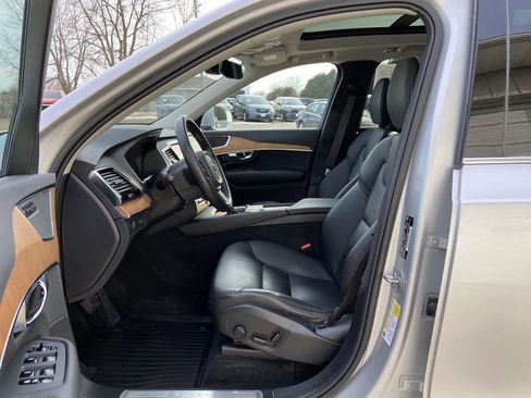Used 2022 Volvo XC90 T6 Momentum w/ Advanced Package image 11