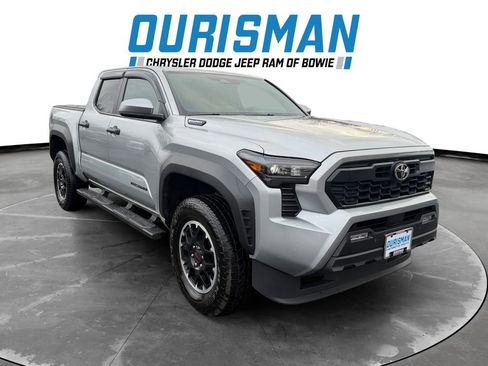 Used 2025 Toyota Tacoma TRD Off-Road image 1
