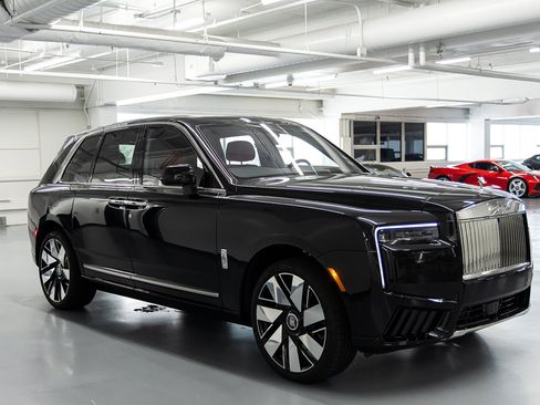 New 2026 Rolls-Royce Cullinan AWD/4WD image 6