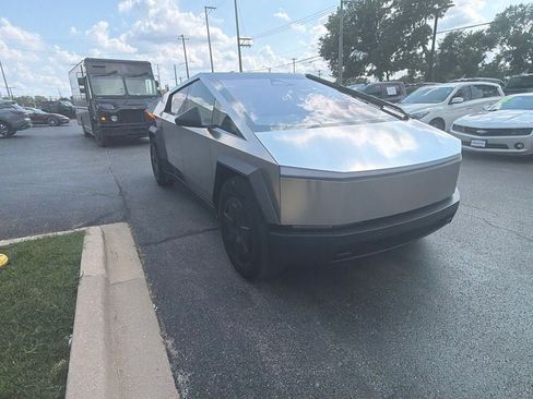 Used 2024 Tesla Cybertruck AWD Crew Cab image 6