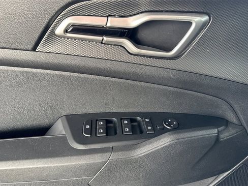 Used 2024 Kia Sportage LX image 16