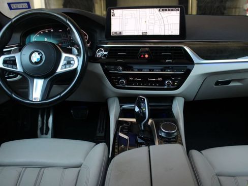 Used 2022 BMW 530i w/ M Sport Package RWD image 18