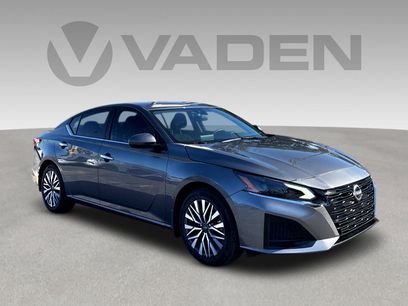 Used 2023 Nissan Altima 2.5 SV