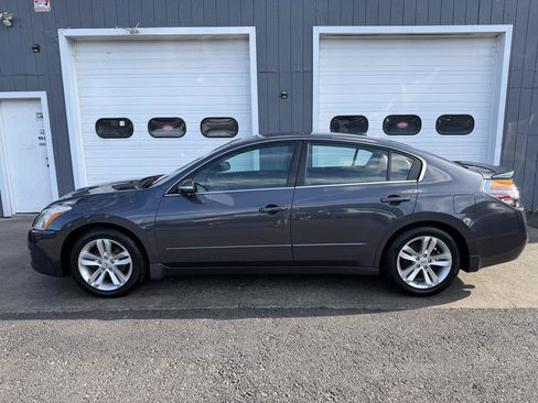 Used 2011 Nissan Altima 3.5 SR w/ 3.5SR Premium Pkg FWD image 7