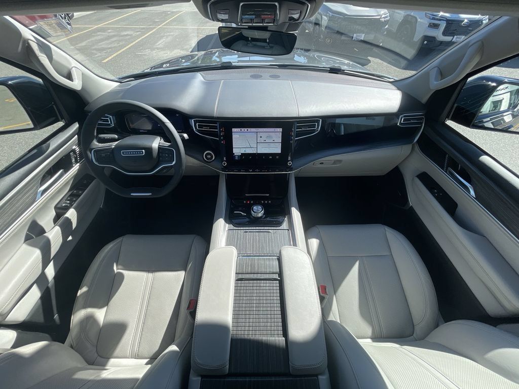 Used 2023 Jeep Wagoneer Series II w/ Premium Group I AWD/4WD image 28