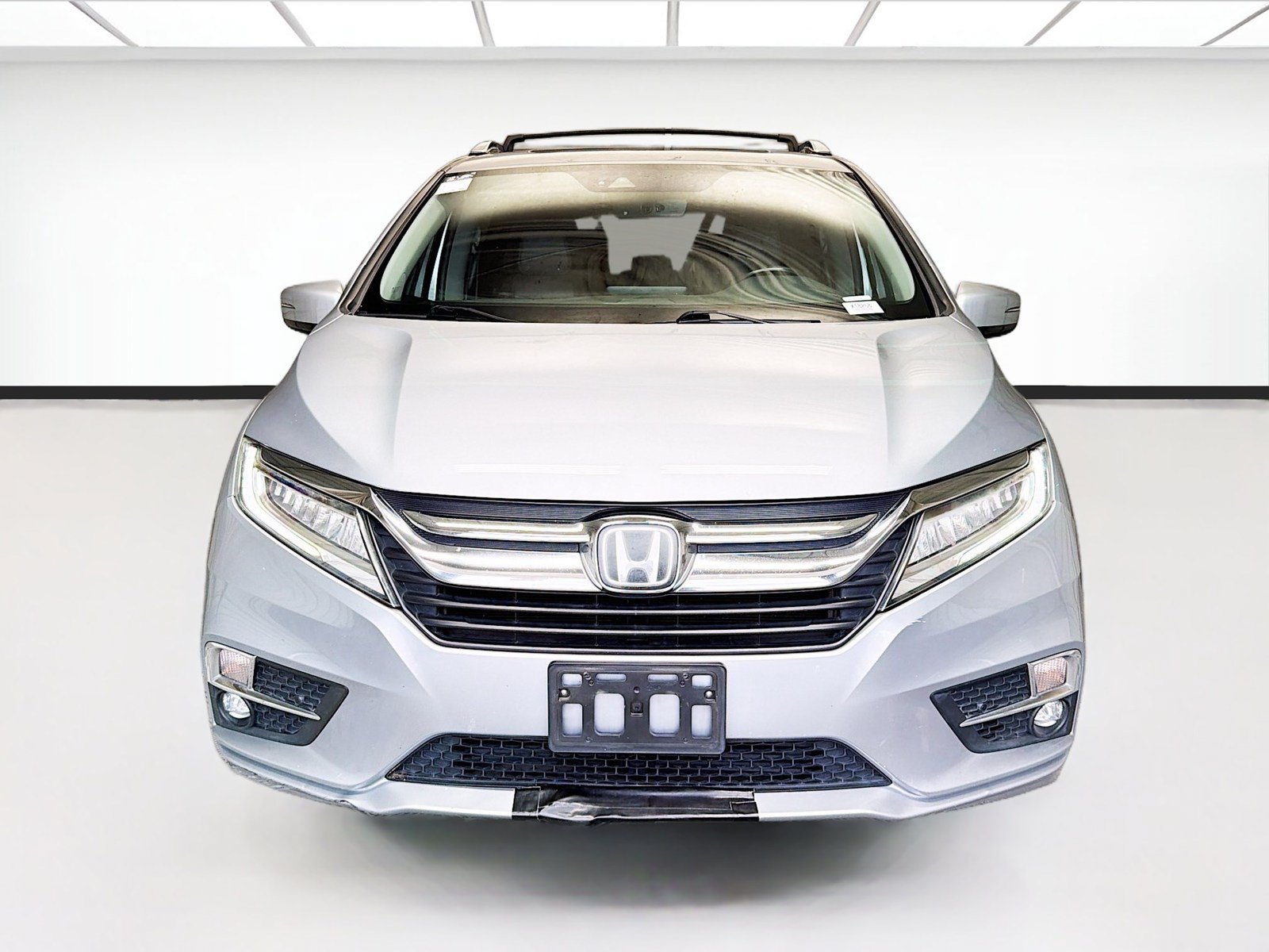 Used 2018 Honda Odyssey Elite image 2