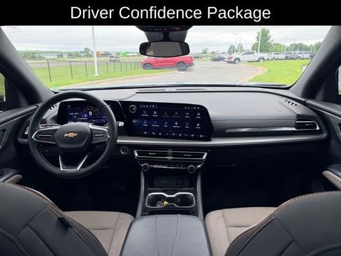 Certified 2025 Chevrolet Traverse LT w/ Sun and Wheel Package AWD/4WD image 7