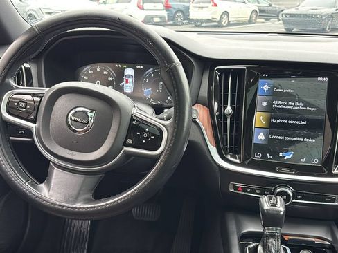 Used 2022 Volvo V60 T5 Cross Country AWD/4WD image 7